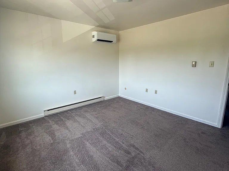 308 W 5th St #A — Photo 2