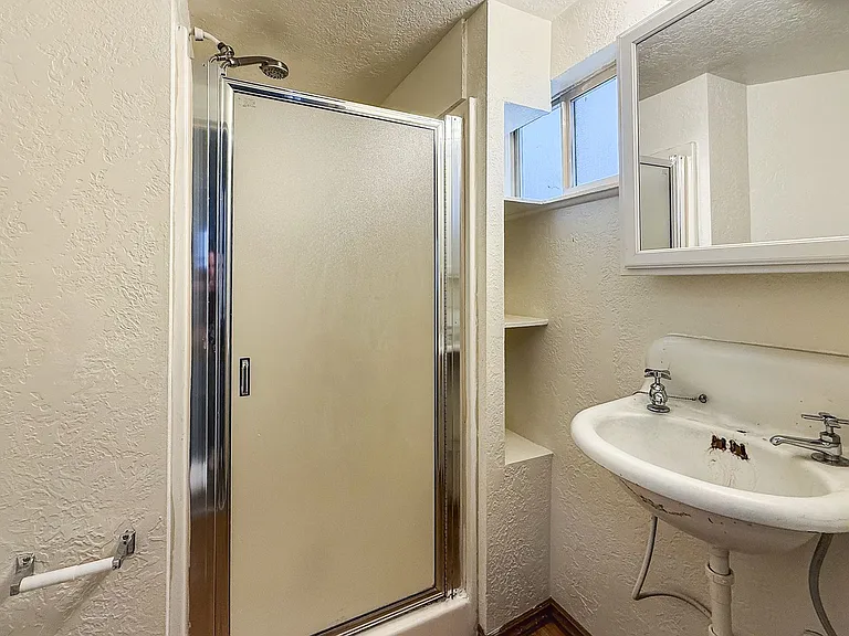 Fourth Avenue Six-Plex — Photo 13