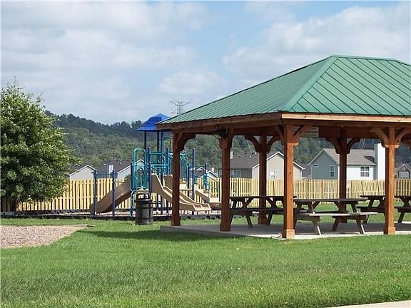 Neighborhood Playground/Picnic area within walking distance!