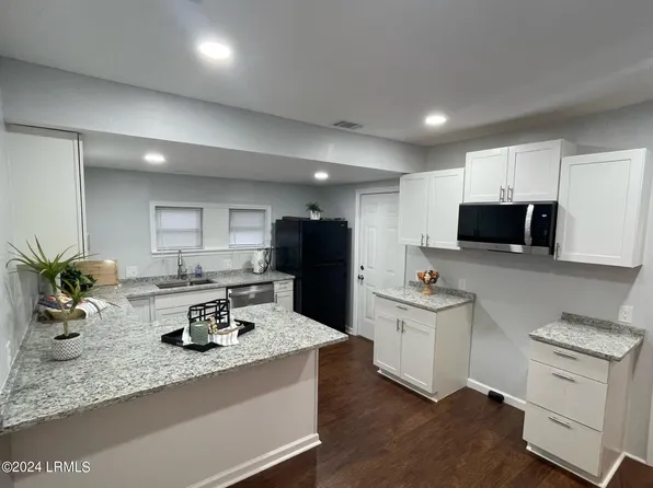 1918 Greene St, Beaufort, SC 29902