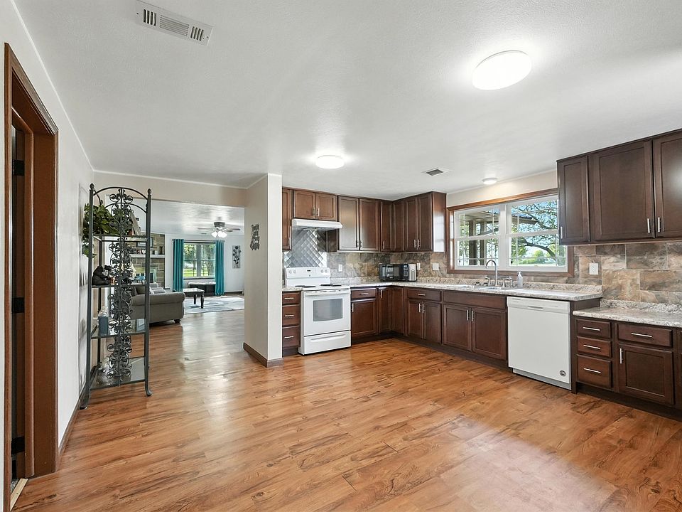 トップス #HOUSESET E50 E953 522 West 50th Street #E3 in Hell's Kitchen, Manhattan | StreetEasy