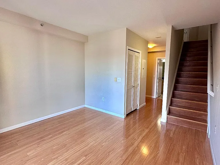 140 S Van Ness Ave #1024 — Photo 6