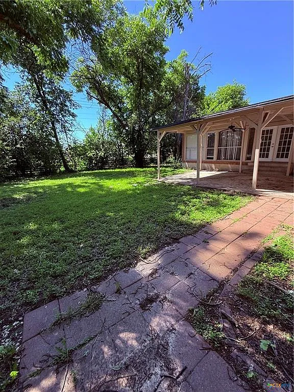 3 bed, 2.0 bath, 1772 sqft, $1,575 — Photo 2
