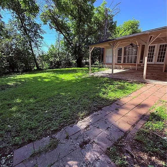 2218 Terrace Dr — Photo 2