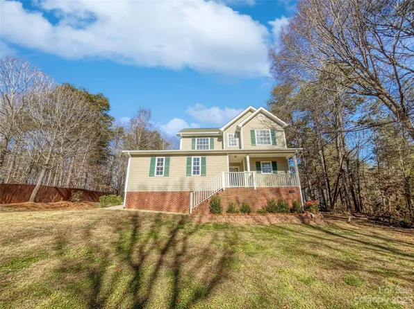 130 Hunters Pointe Dr, Dallas, NC 28034
