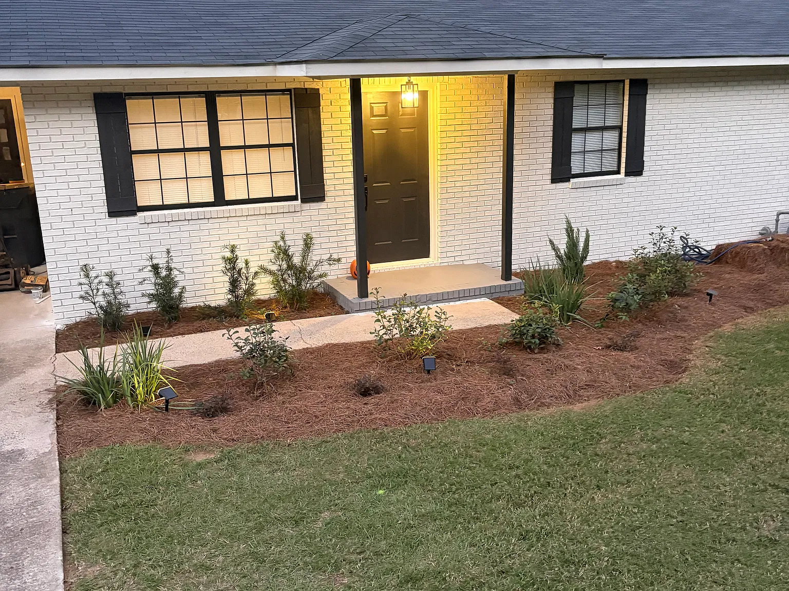 101 Lilac Ct SE — Photo 1
