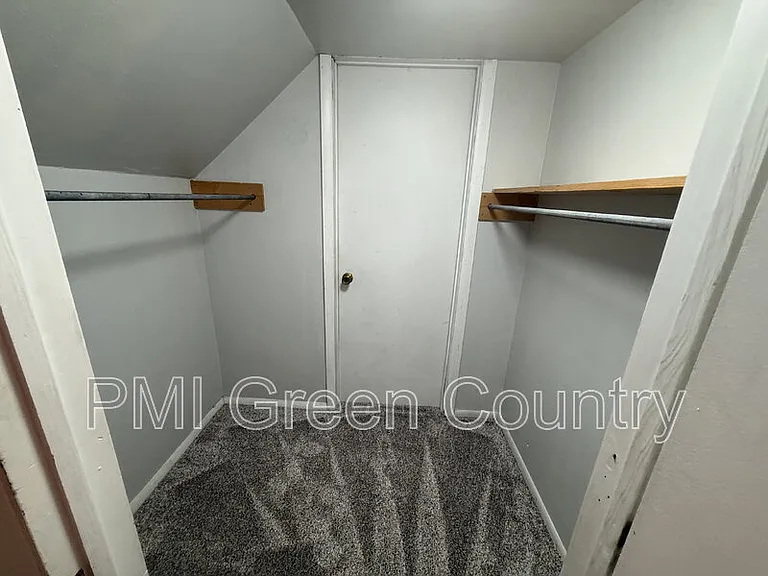 212 W Pecan St — Photo 15