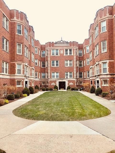 1st image of 6917 S Crandon Ave APT 3E