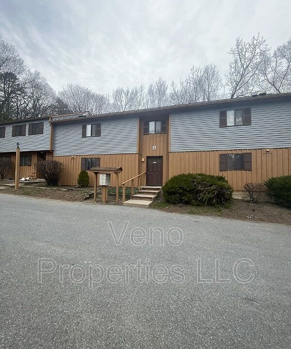 1st image of 40 McIntyre St Unit C3