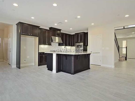 2nd image of 302 Mandarin Hill Ln