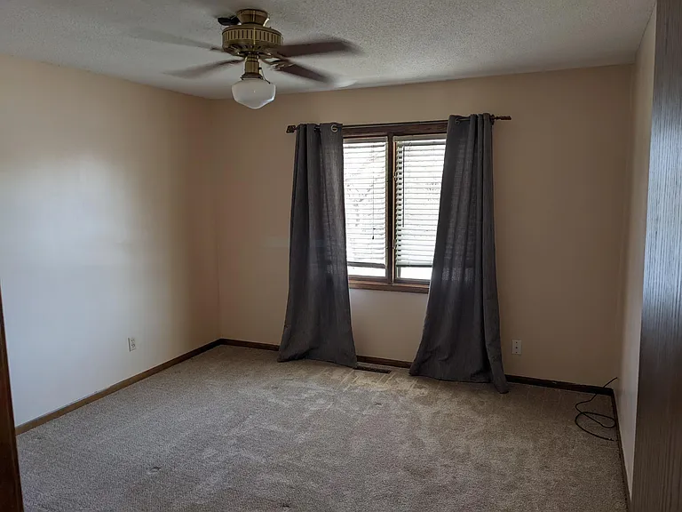2300 Amberwood Dr — Photo 30