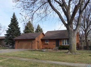 904 E Dove Trl, Sioux Falls, SD 57108