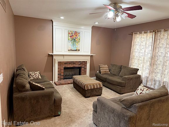 5th image of 33693 Stonecrest Dr