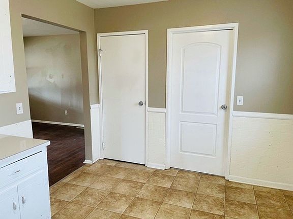 5th image of 3024 S Saint Paul Ave
