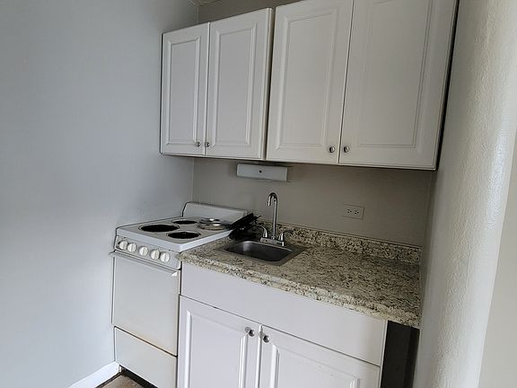 4th image of 555 9th Ave N APT 2