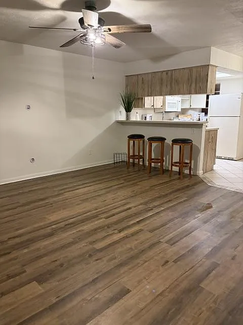 3 bed, 2.5 bath, 1240 sqft, $1,616 — Photo 4