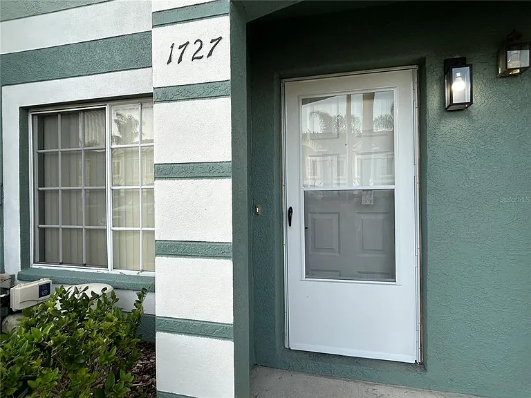 1727 Fluorshire Dr — Photo 3