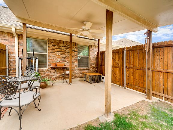 3rd image of 2209 Colby Ln