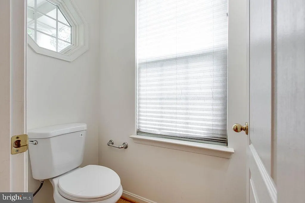 3 bed, 3.5 bath, 2572 sqft, $3,200 — Photo 4