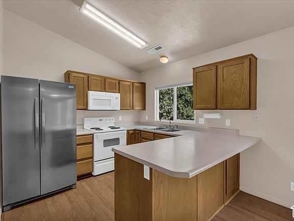 3rd image of 1512 W 610th Cir N