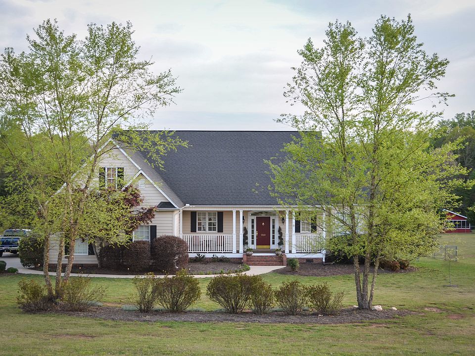 2nd image of 3304 Southport Rd
