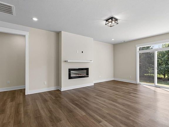 5th image of 243 McCormick Dr