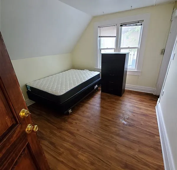 118 N State St — Photo 24