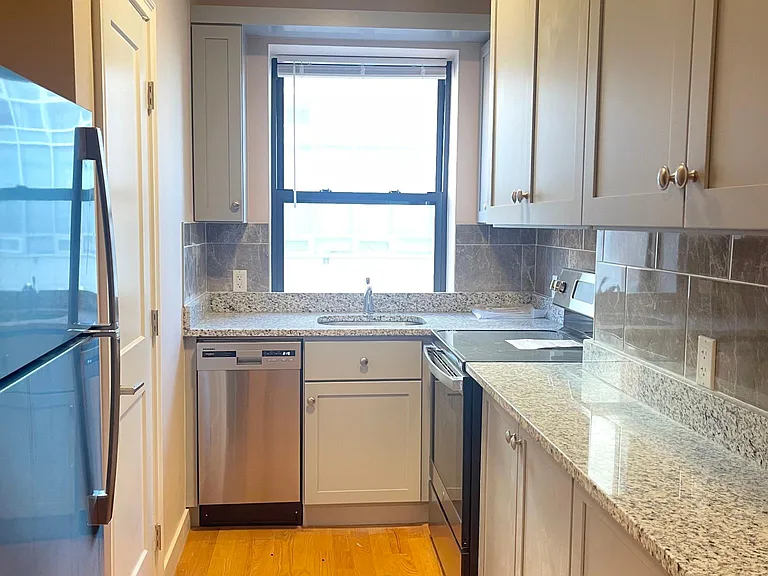 23 Hudson St #204 — Photo 4