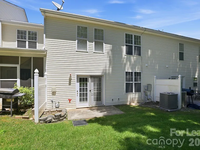 10781 Essex Hall Dr — Photo 30