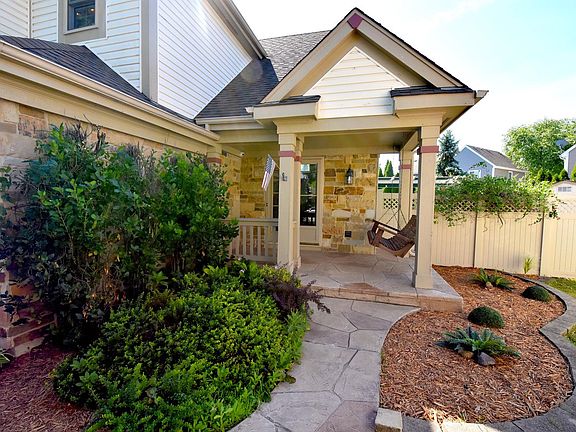 3rd image of 1397 Geneva Ct