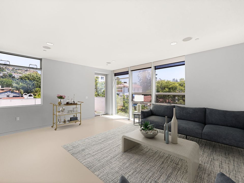Living room - digitally staged
