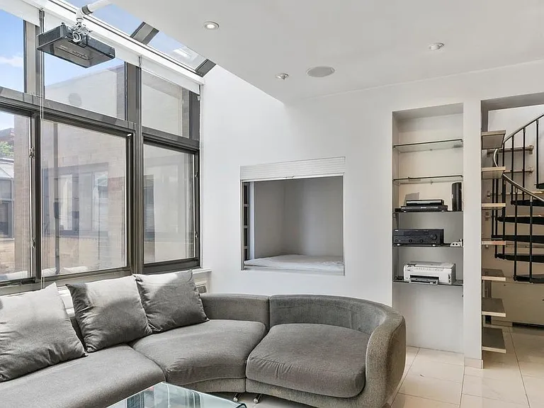 529 W 42nd St #9-Q — Photo 4