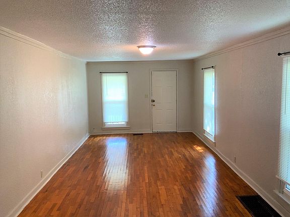 2nd image of 322 Pine St