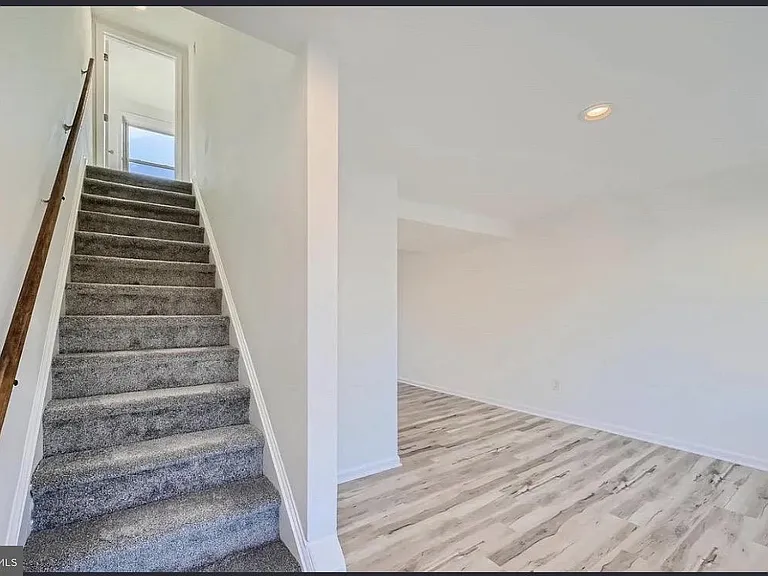 21 S Carrollton Ave — Photo 7