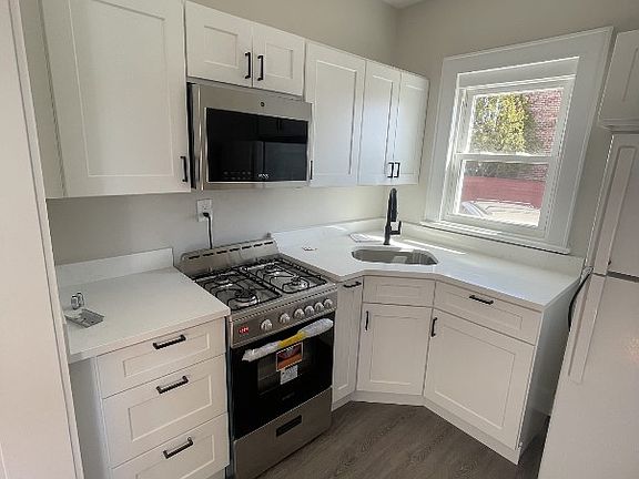 2nd image of 315 Atlantic Ave APT 2