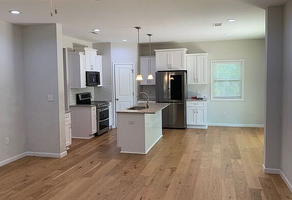 4th image of 12224 Flatbush Dr