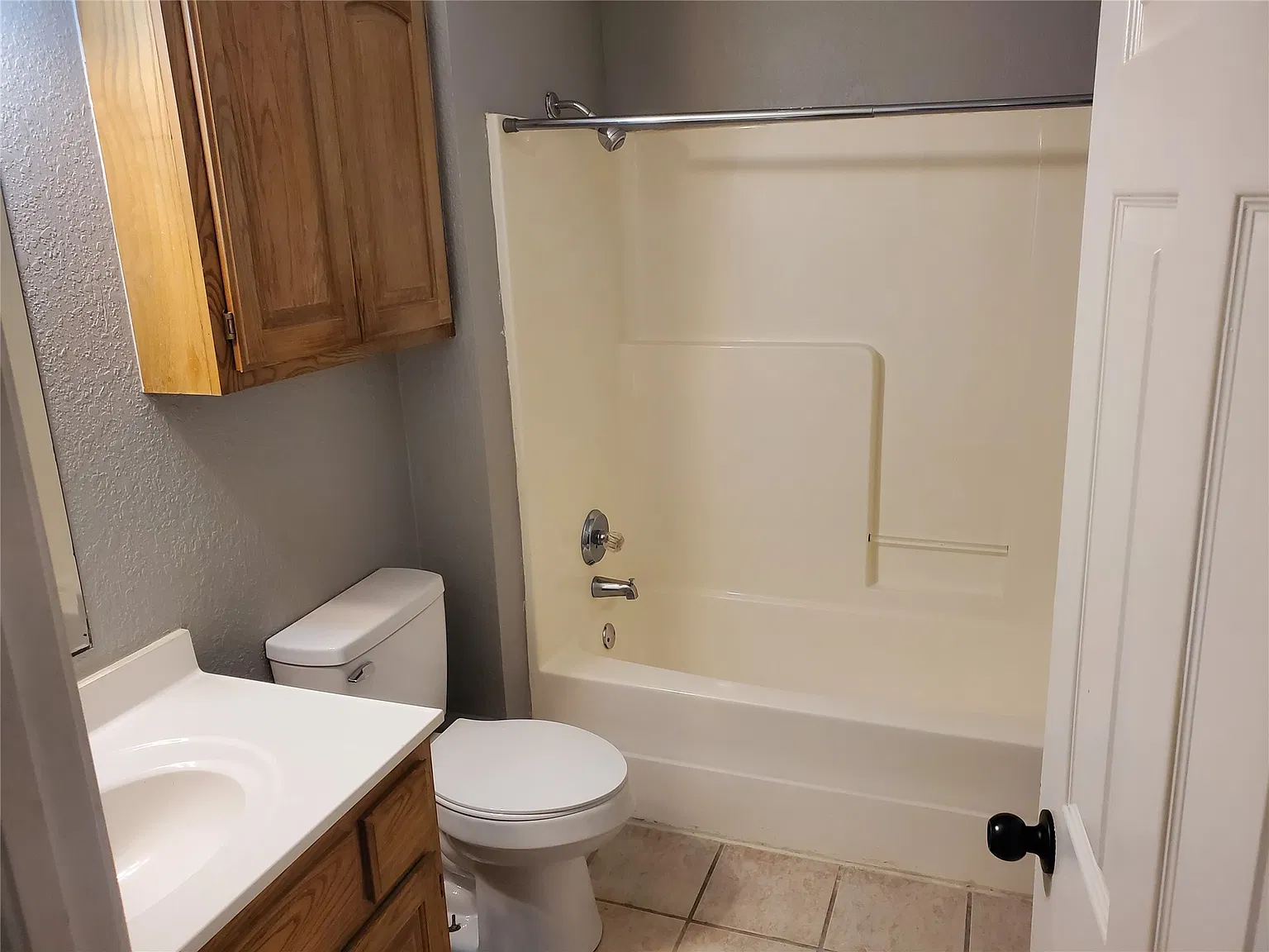 2 bed, 1.0 bath, 950 sqft, $995 — Photo 2