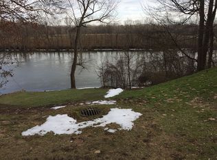 2344 Spring Arbor UNIT 13, Saint Joseph, MI 49085