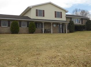 1436 Candlewycke Dr, Middletown, PA 17057