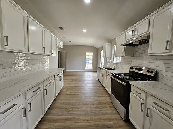 5th image of 114 Bailly Ln