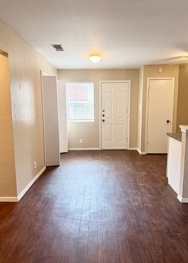 2 bed, 780 sqft, $1,275 — Photo 3