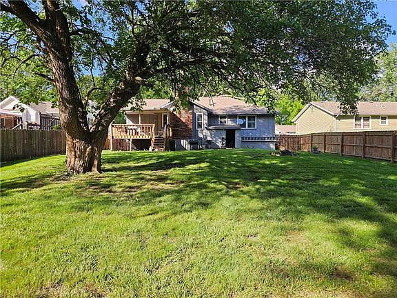 5th image of 3008 Sweet Briar Dr