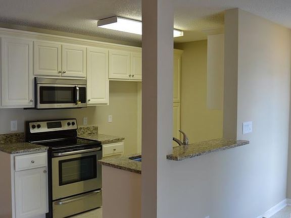 4th image of 1921 Bent Grass Dr APT A