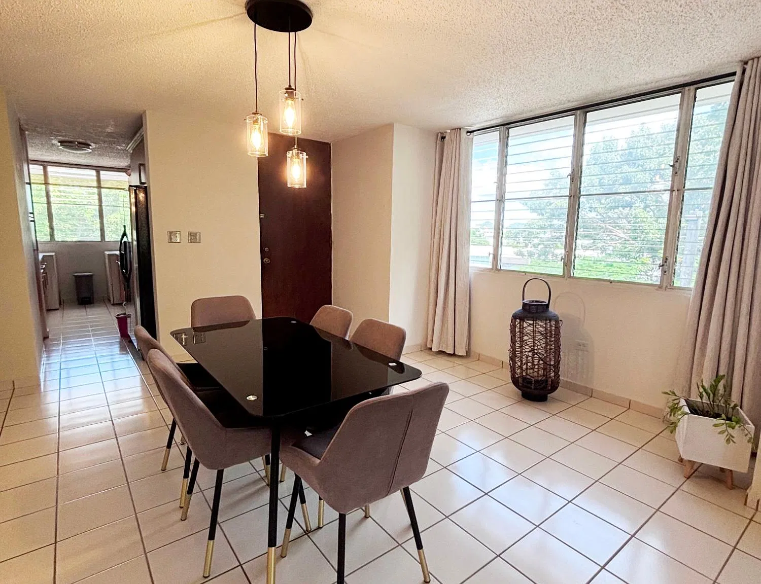 3 bed, 2.0 bath, 1301 sqft, $2,000 — Photo 1