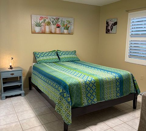 5th image of 927 Capri Isles Blvd