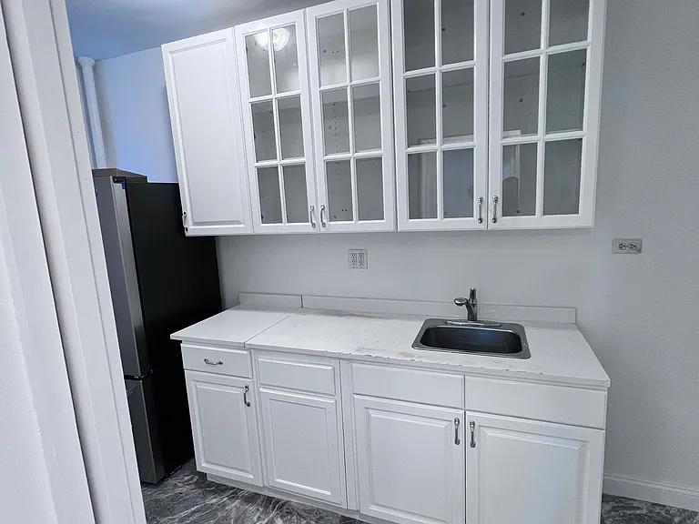 205 W 15th St #2GH — Photo 8