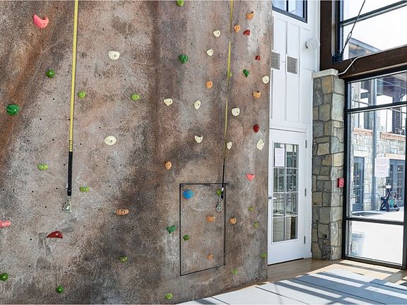 3rd image of 32 Bleeker Pl