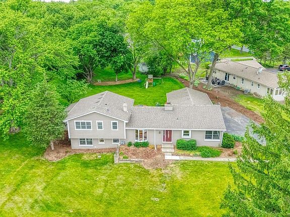 4th image of 325 Canterbury Ln