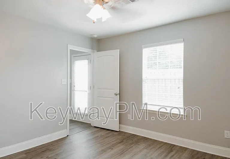 1011 Coveside Trl — Photo 15