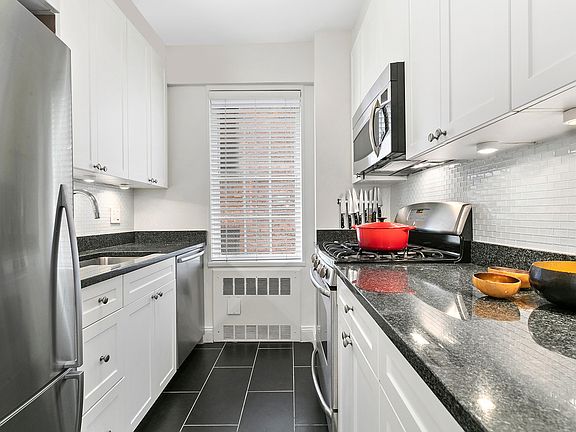 5th image of 2 Horatio St APT 6R